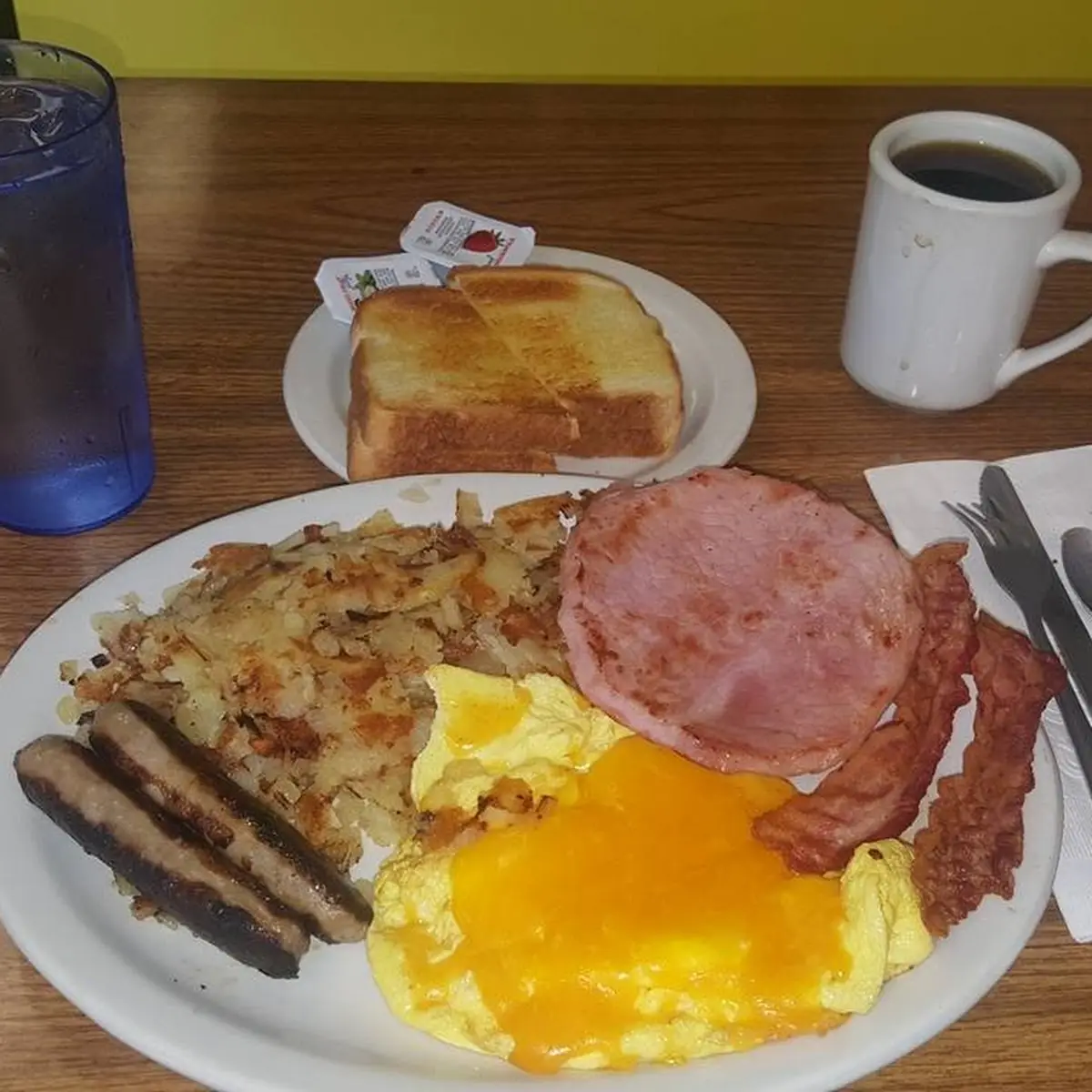 2 Eggs Corned Beef Hash & Toast