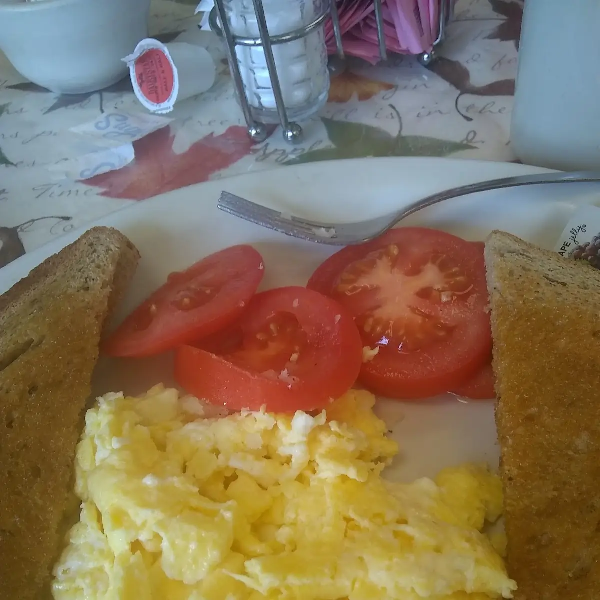 Scrambled Eggs with Feta Cheese and Tomatoes