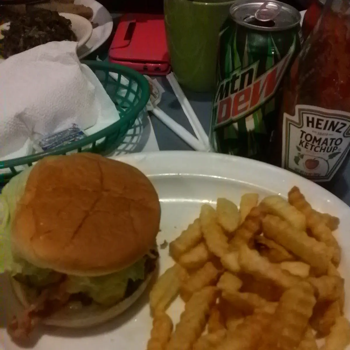 Jumbo Bacon Cheeseburger w Fries