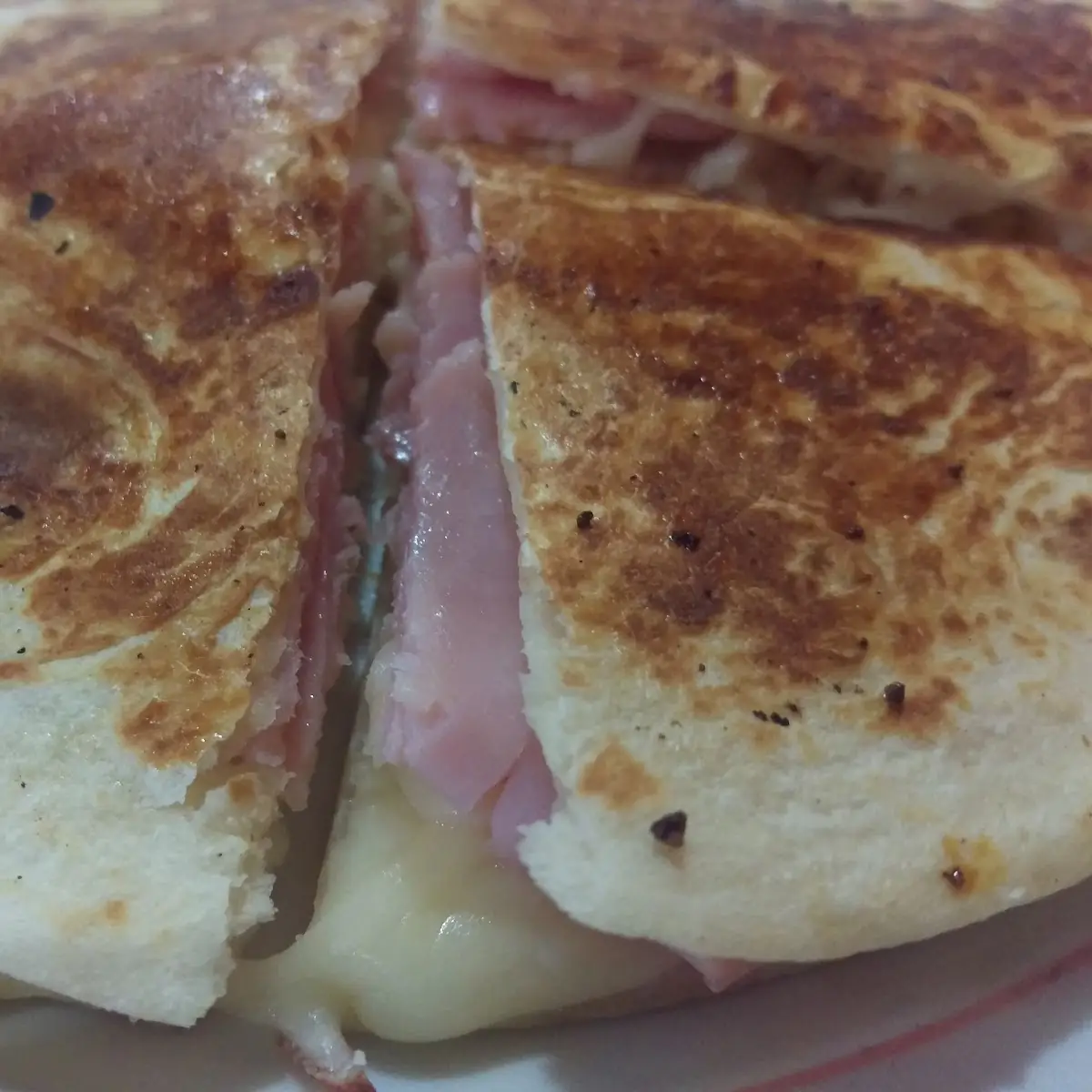 Quesadilla Sincronizada De Jamon Y Queso
