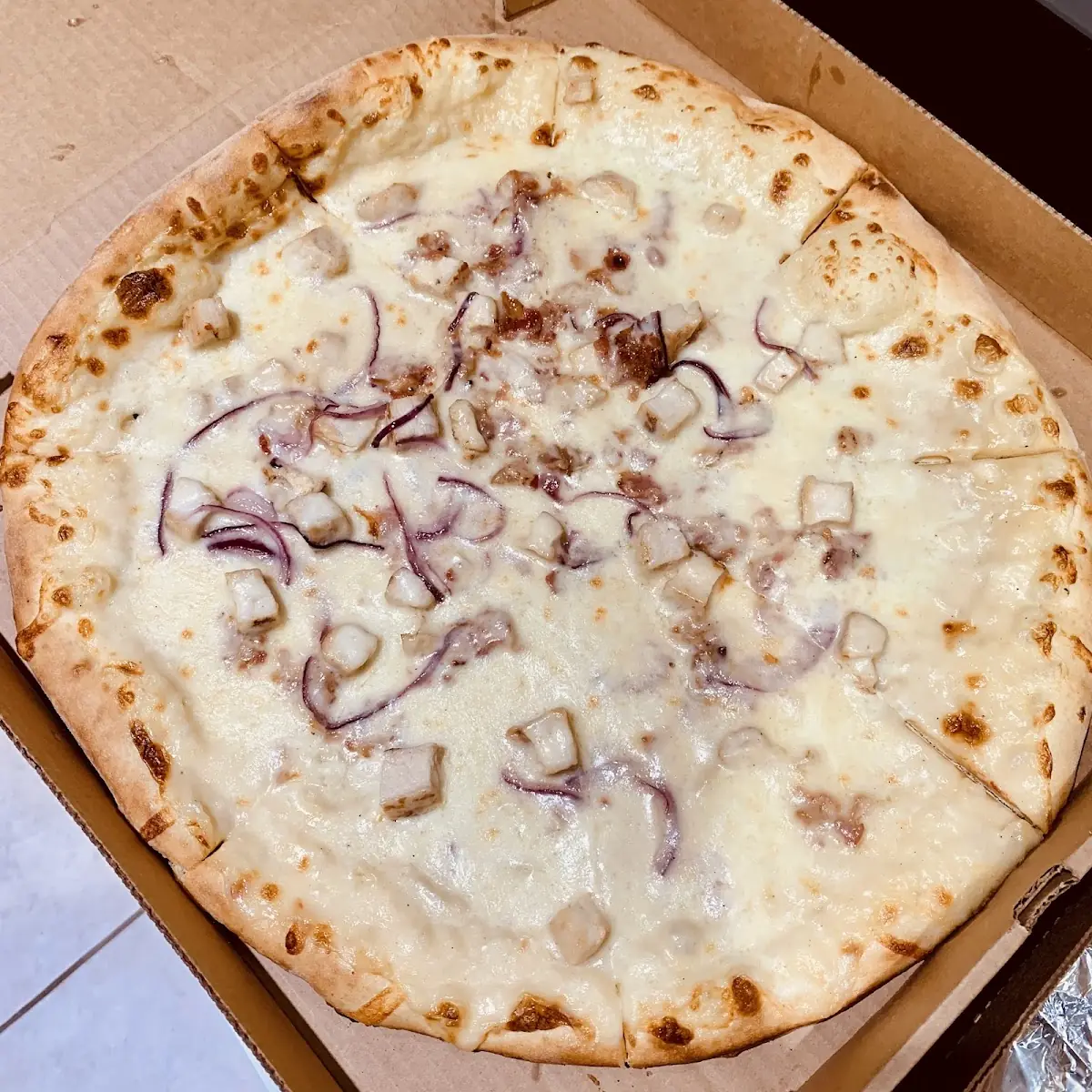 Bianco Chicken Alfredo Pizza