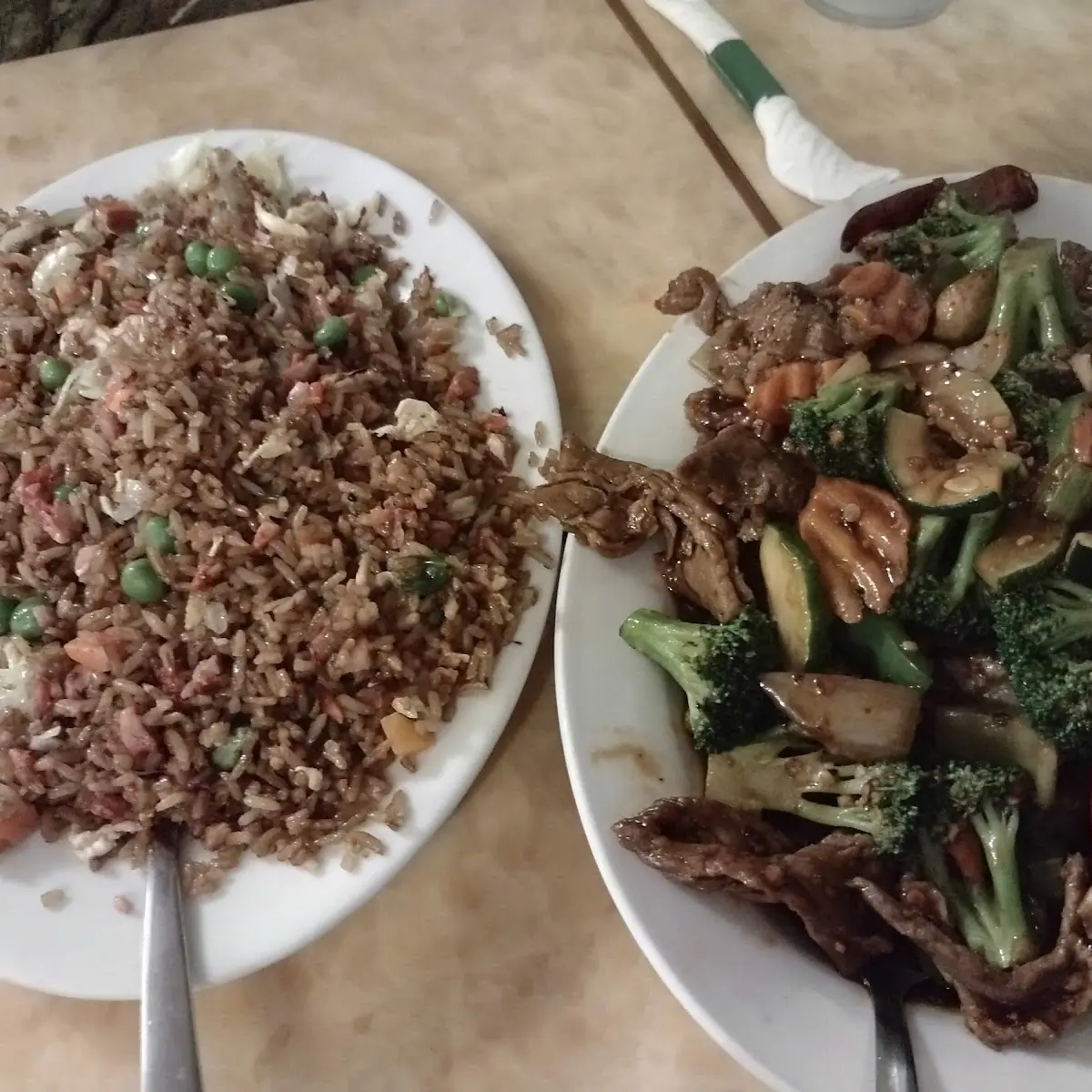 Arroz Frito Y Beef Con Broccoli