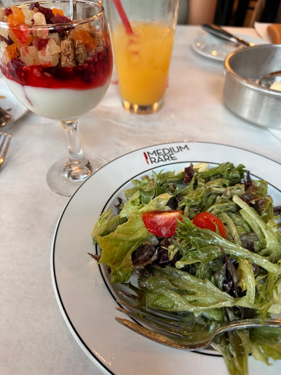 Mixed Greens Salad with Tomatoes