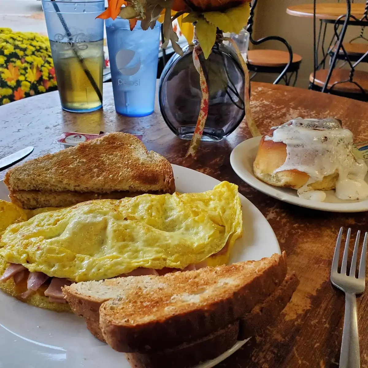 Breakfast Omelette & Cinnamon Roll