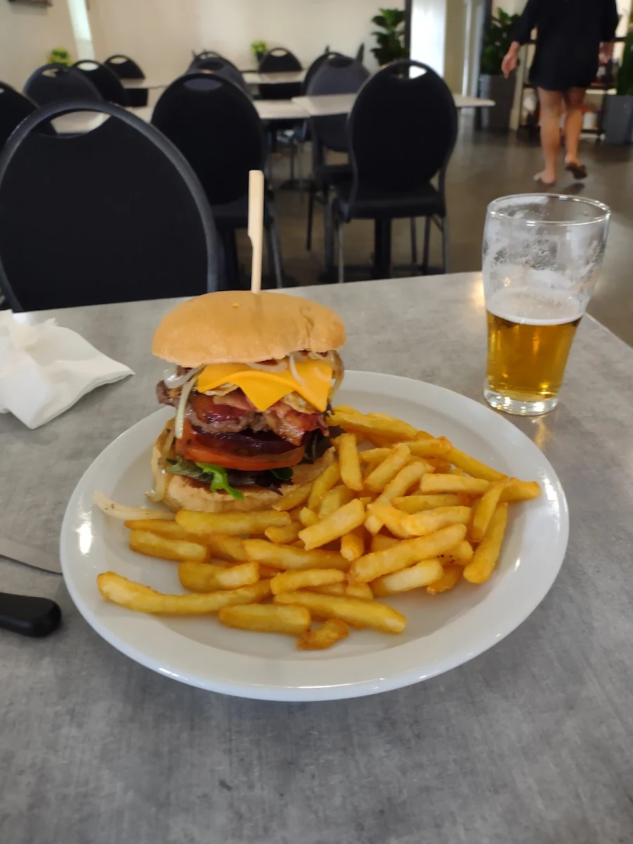 Works Burger, Tourist Hotel