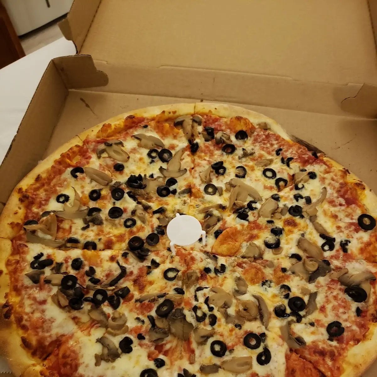 Black Olives and Mushroom Pizza