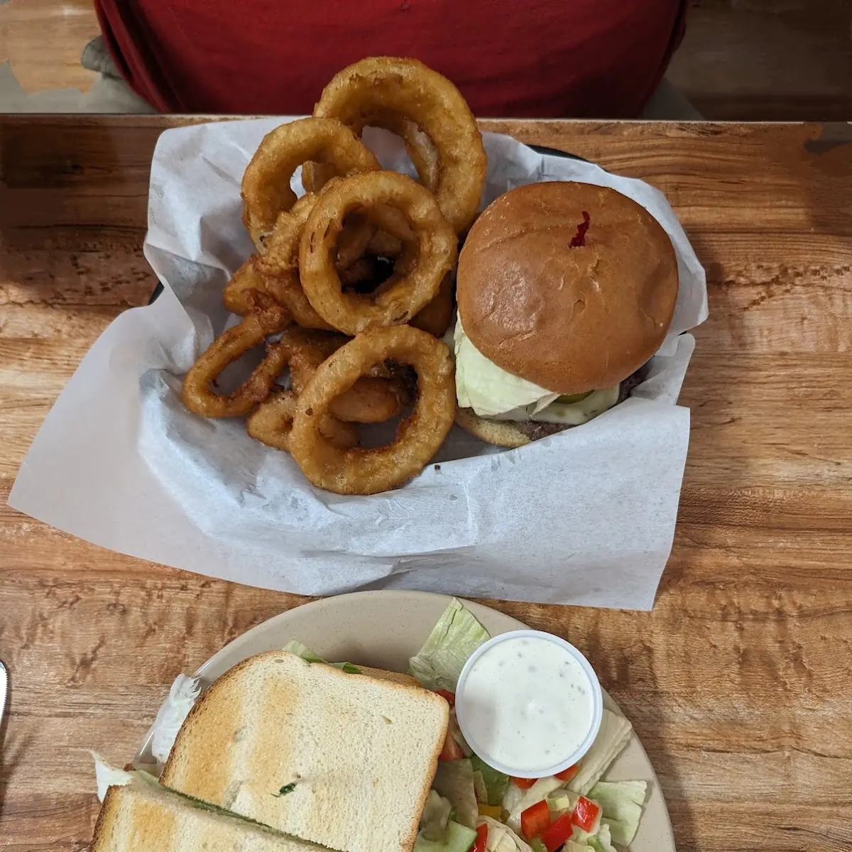 Cheese Burger w Onion Rings