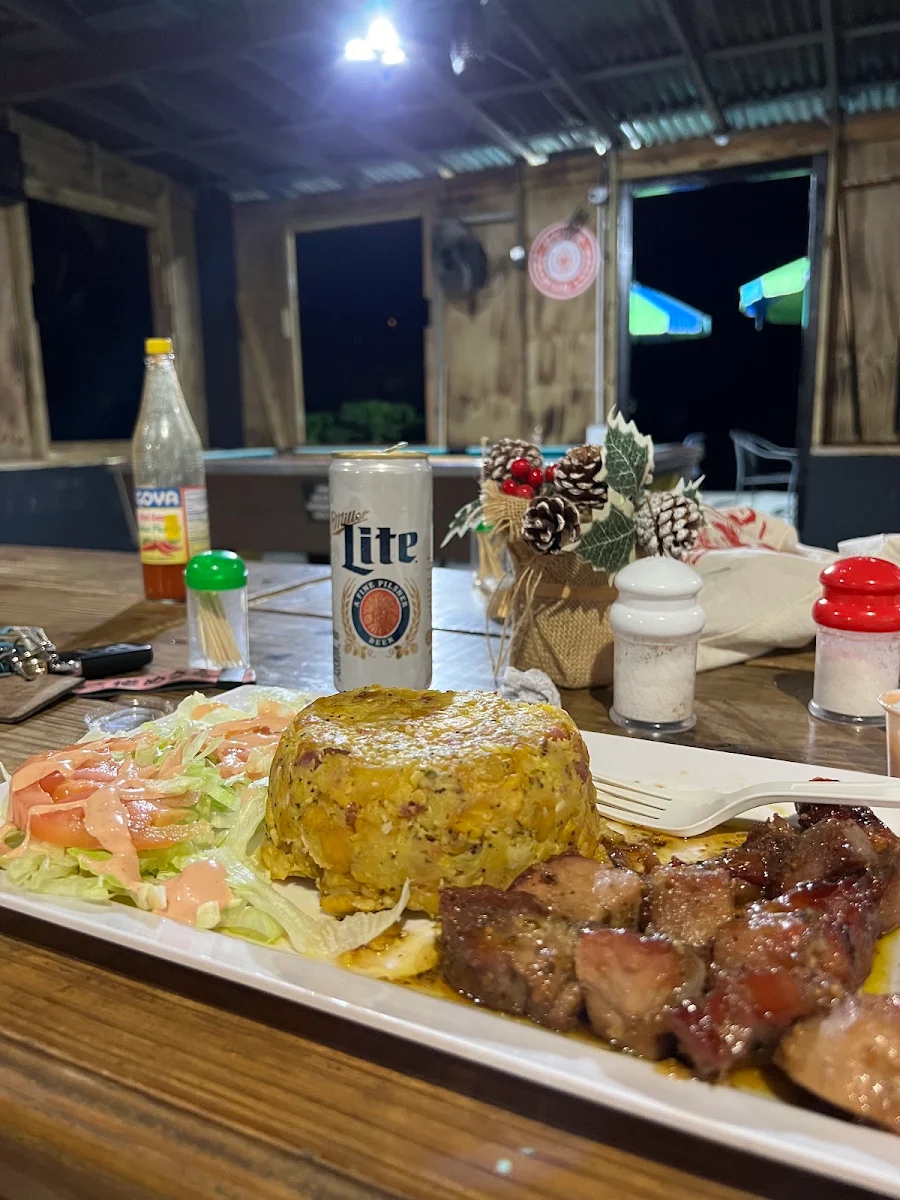Carne Ahumada Con Mofongo