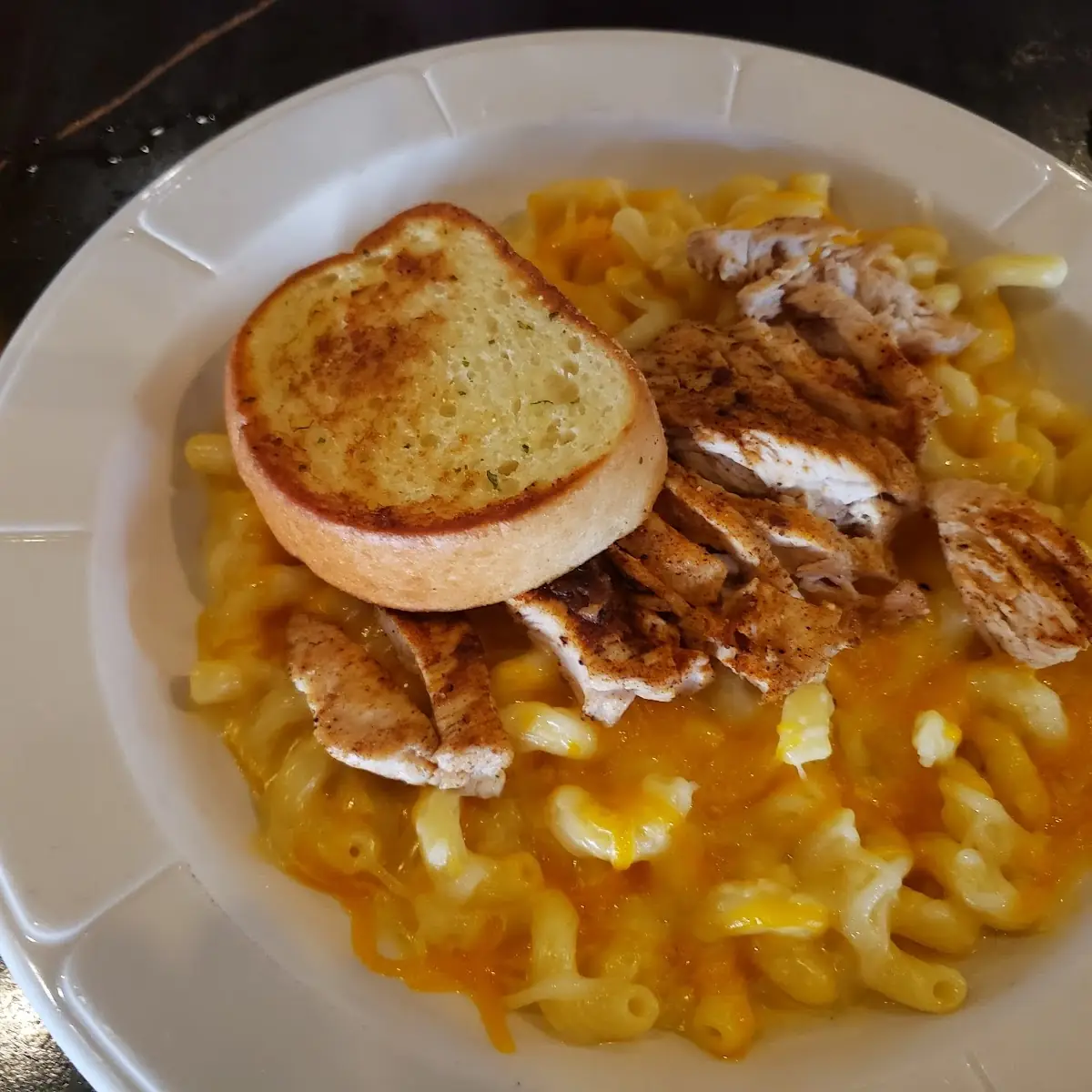 Mac and Cheese w Grilled Chicken
