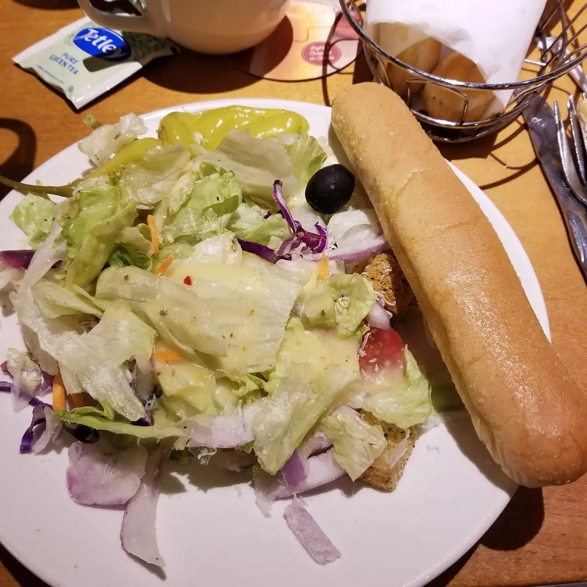 Never-Ending Soup Salad & Breadsticks