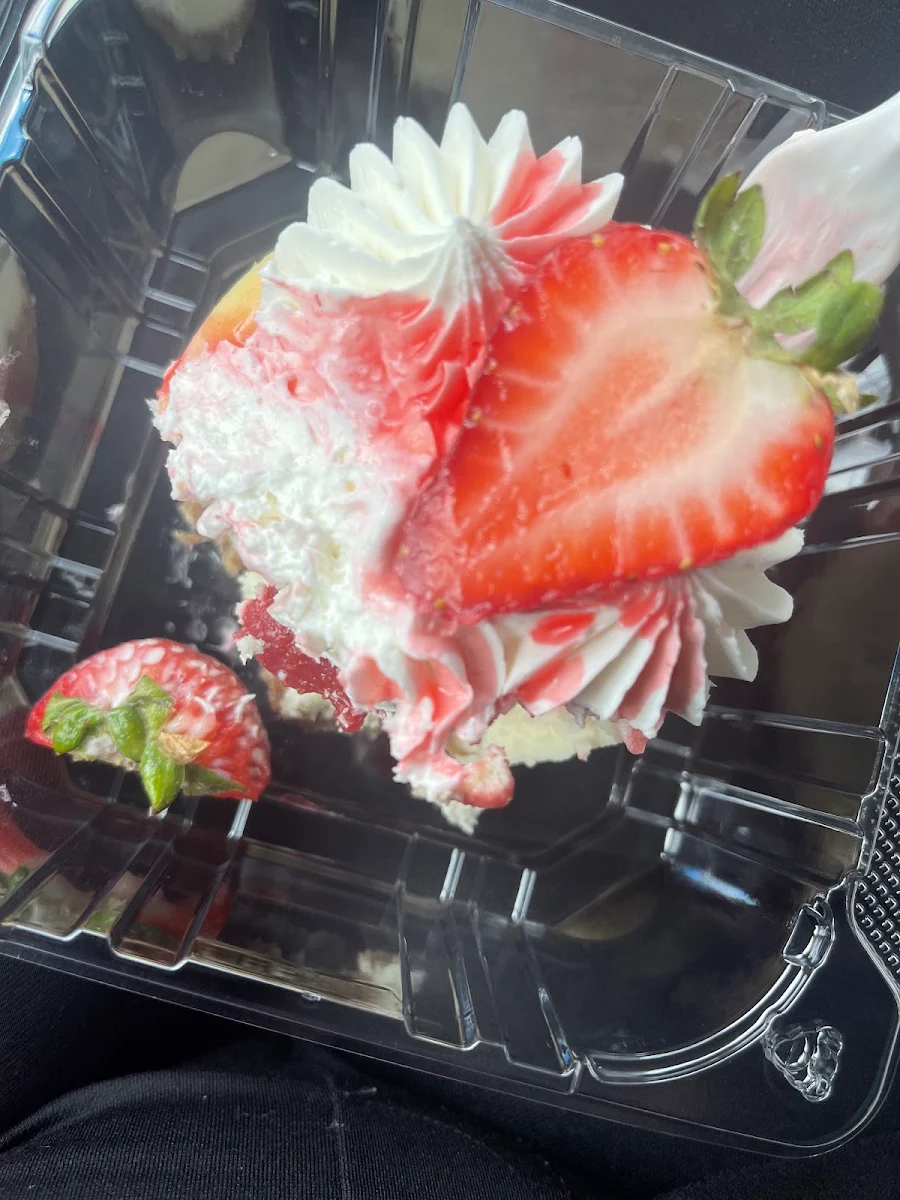 Strawberry Cheesecake Cupcake