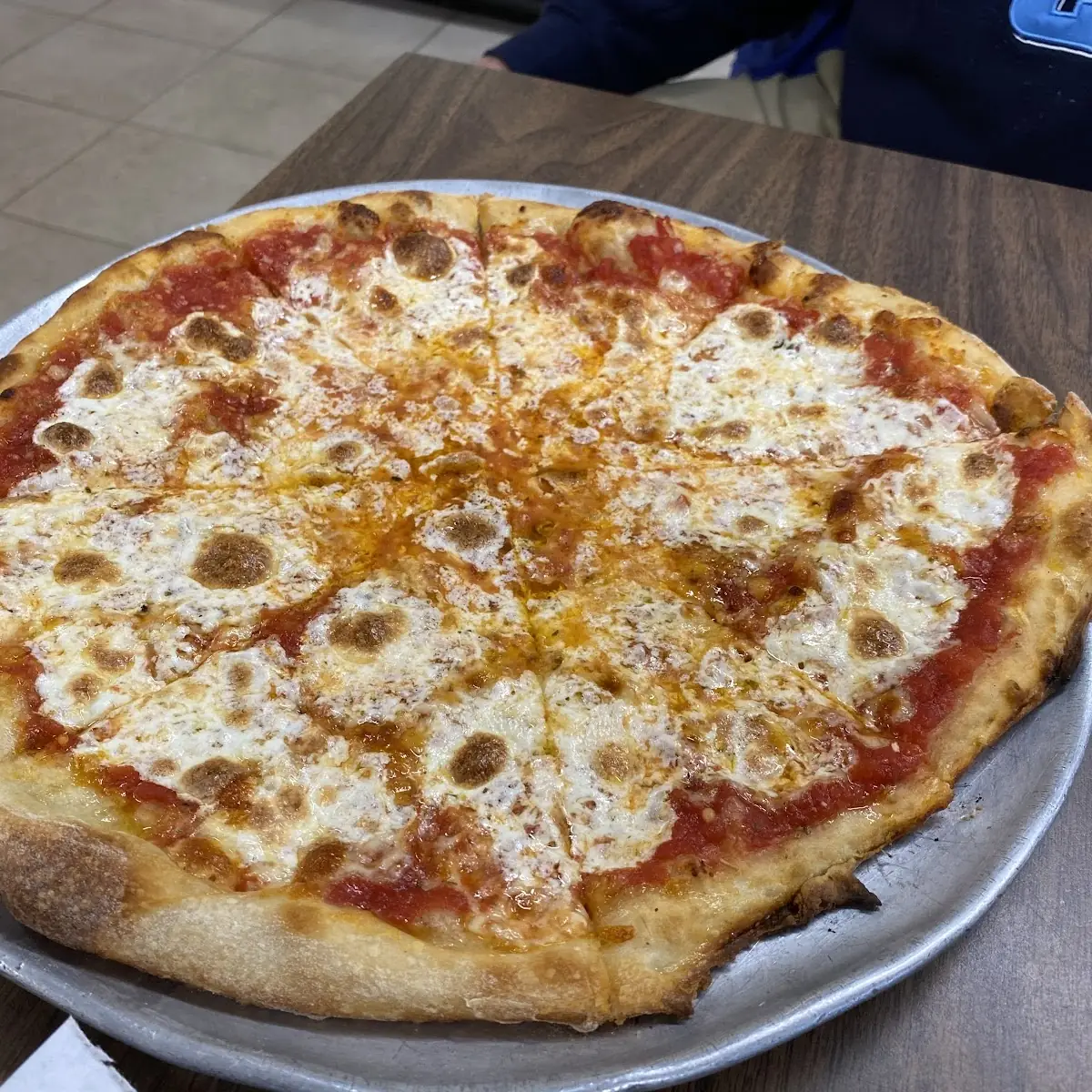 Margherita Pizza w Fresh Mozzarella