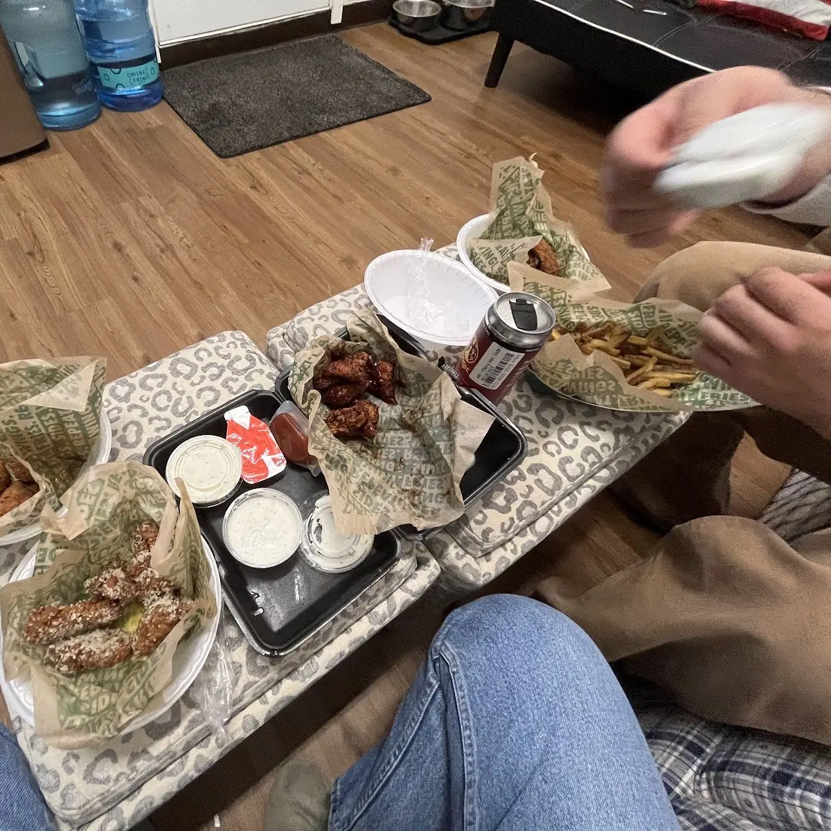 Boneless Wings and Fries
