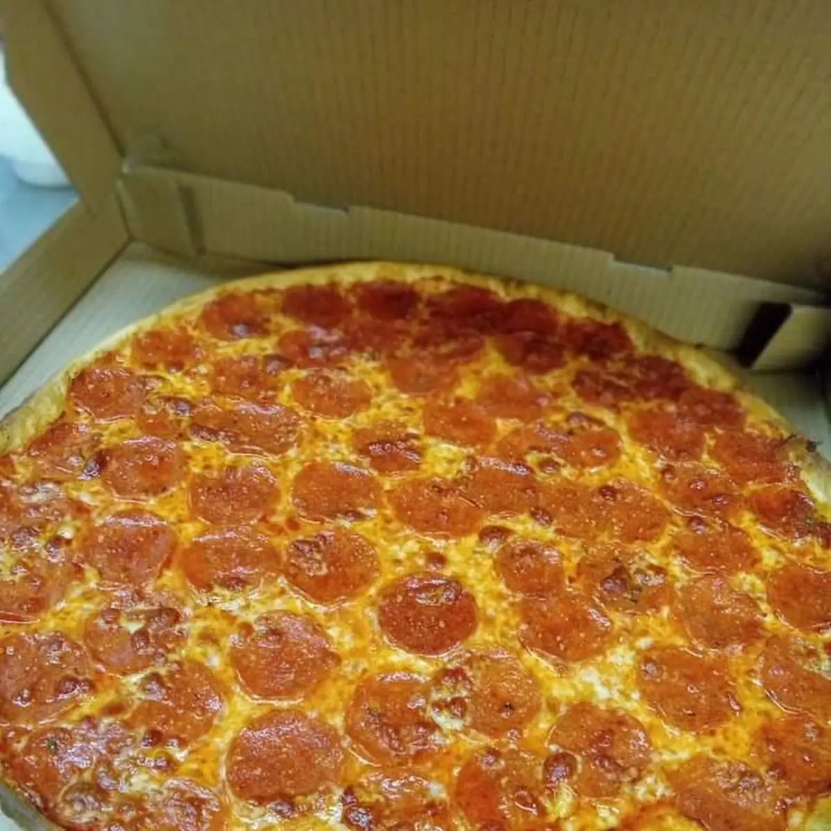 Thin Crust Pepperoni Pizza