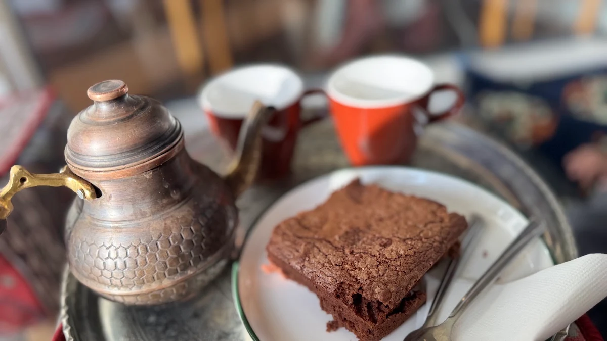 Brownie with Turkish Tea