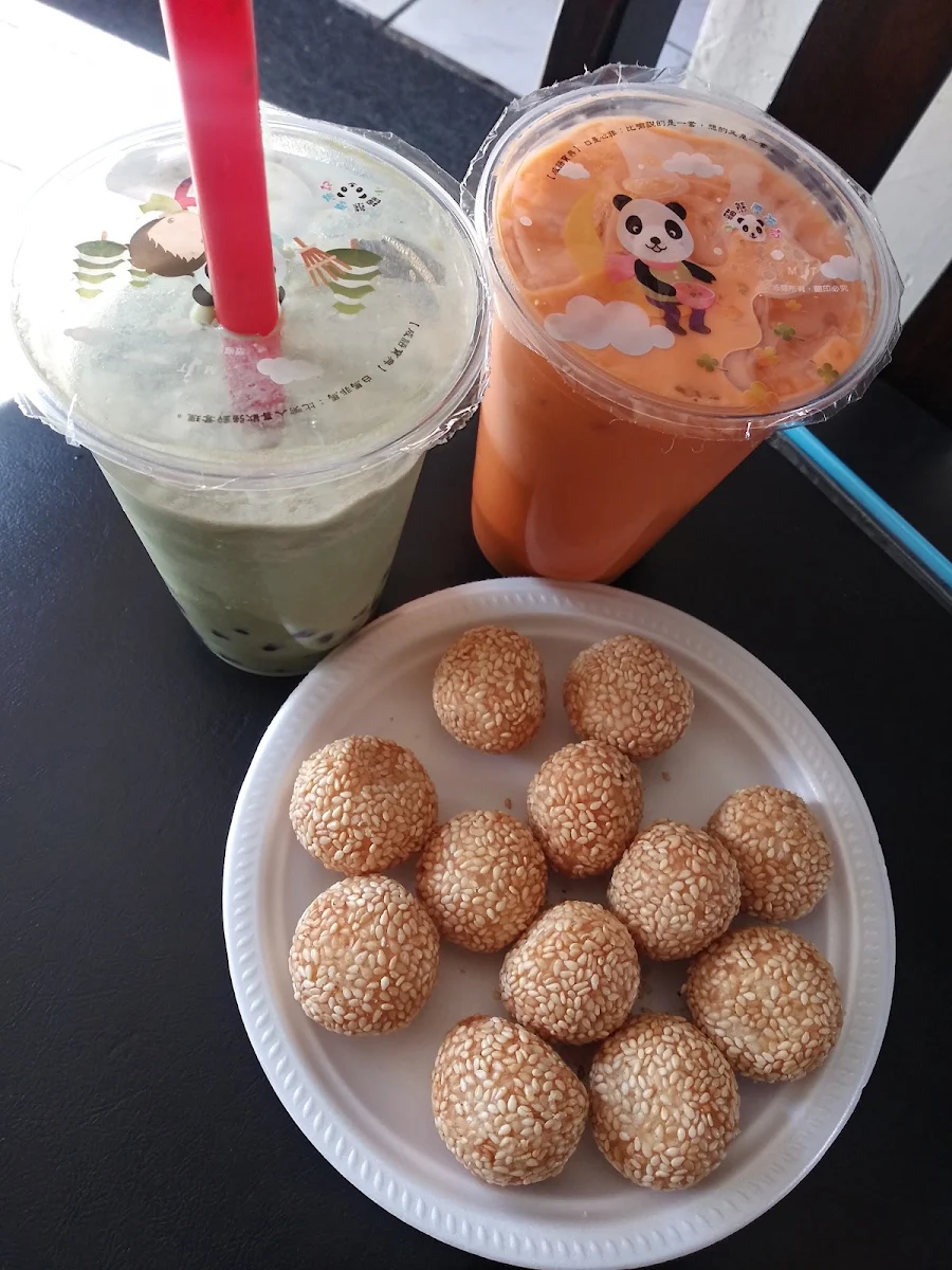 Matcha Boba Smoothie Thai Tea & Sesame Balls