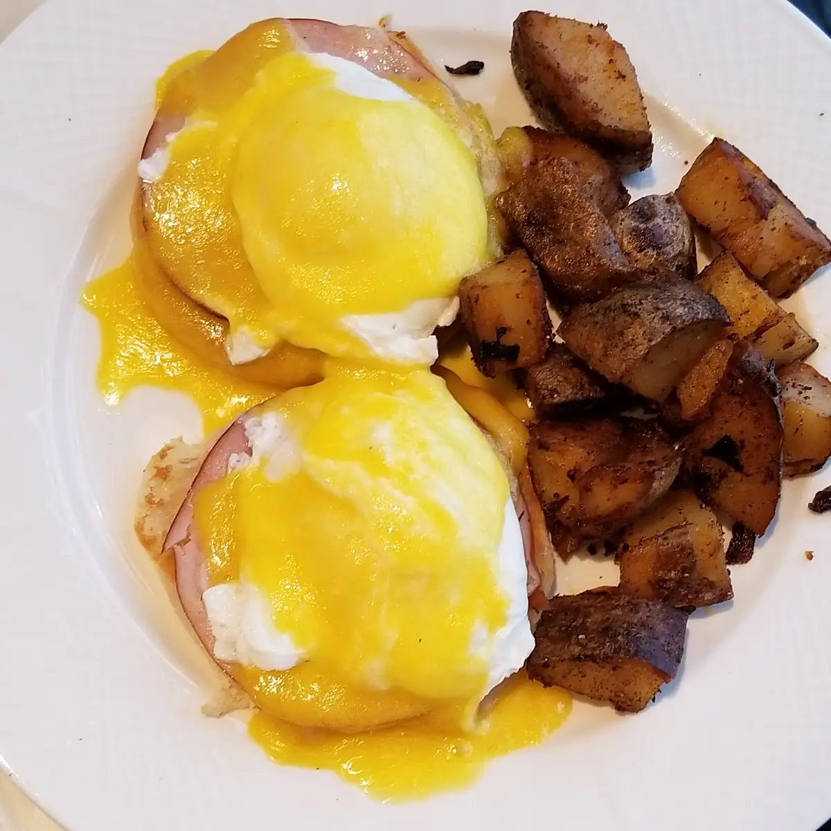 Eggs Benedict Du Jour