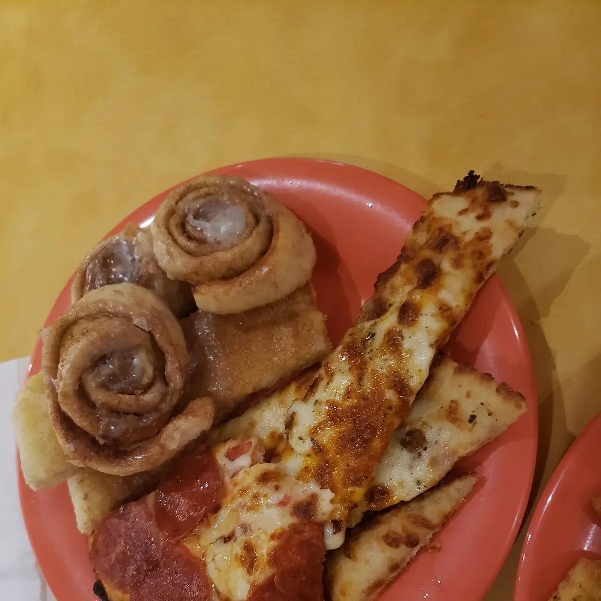 Cinnamon Roll Pizza Cheesebread