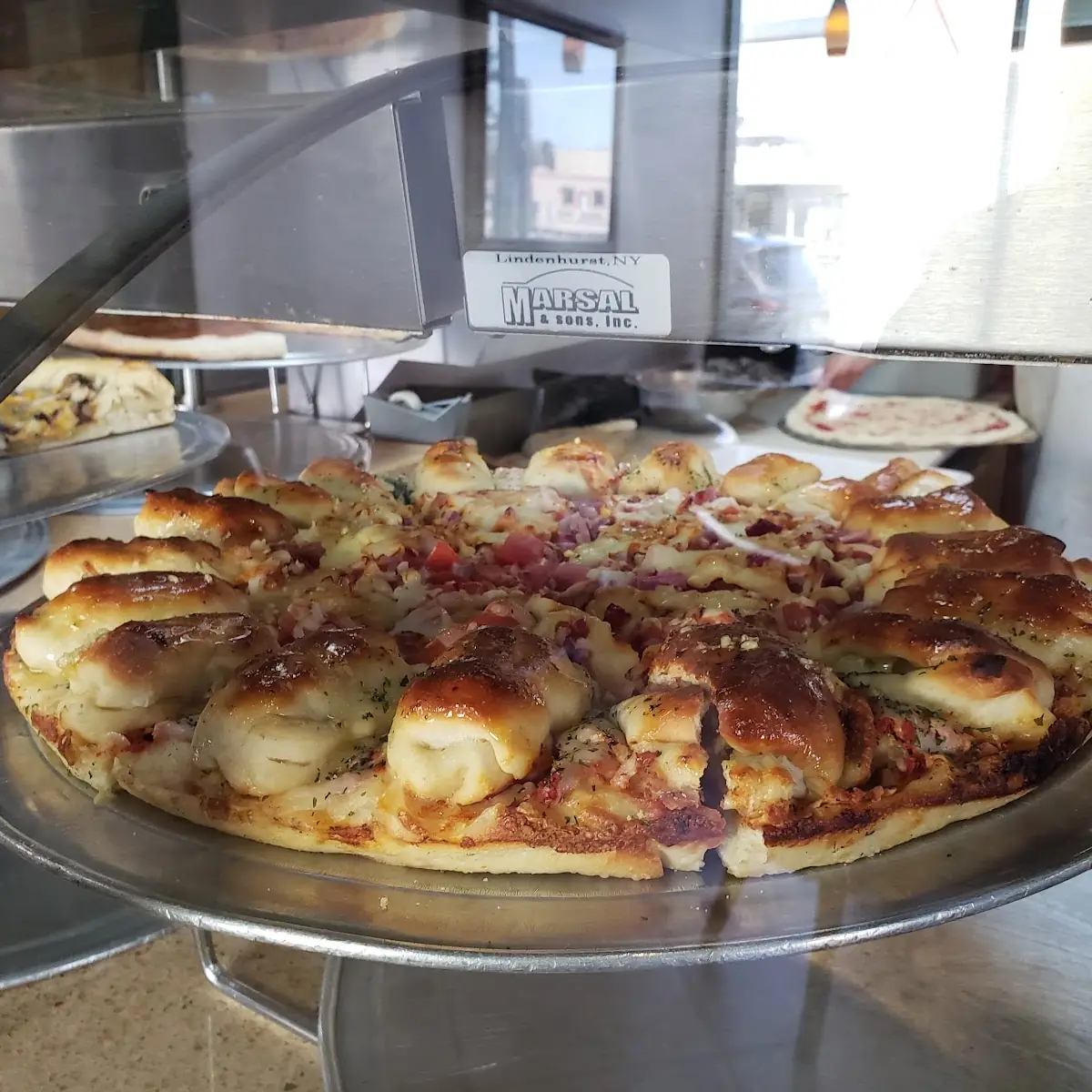 Pull-Apart Garlic Knut and Cheese Pizza