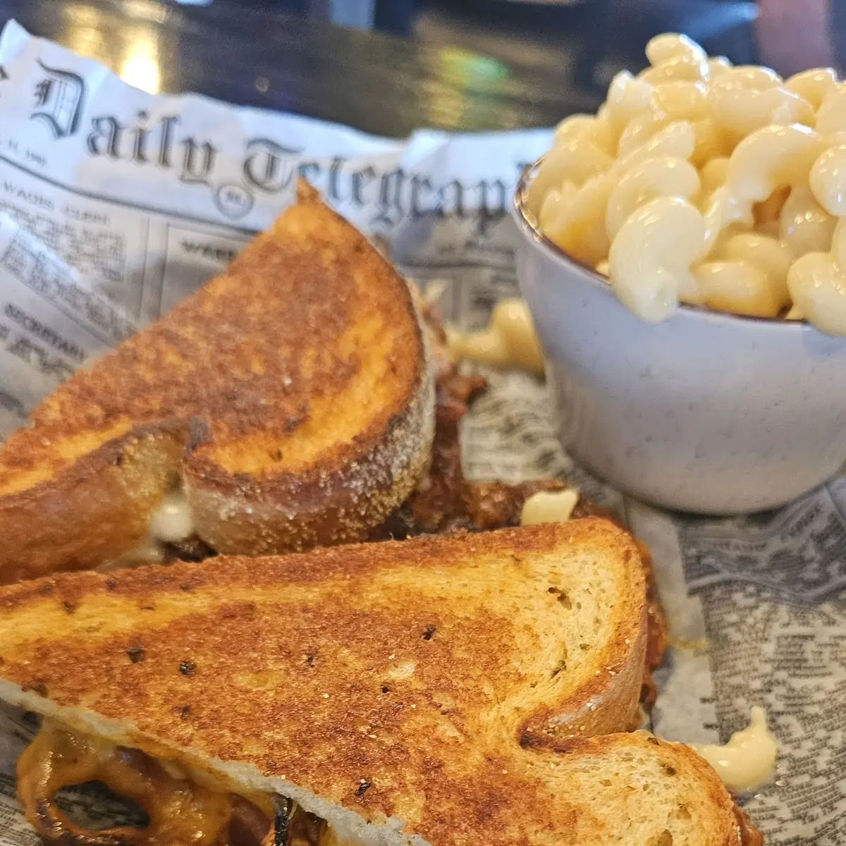 Pulled Pork Sandwich with Mac and Cheese