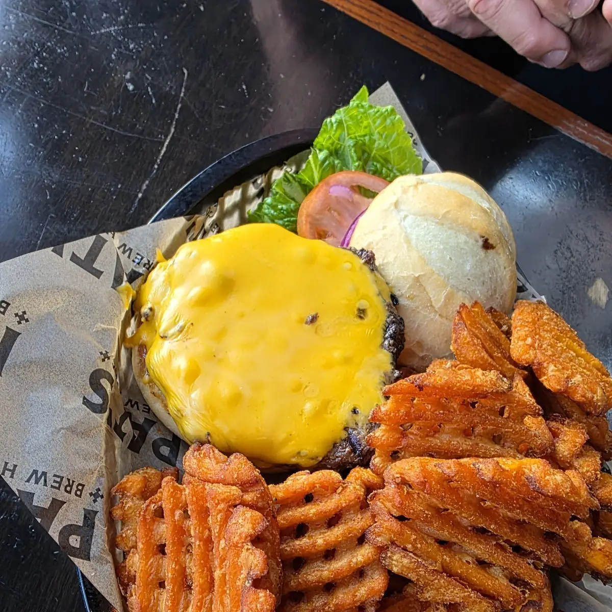 Cheeseburger with Sweet Potatoes Fries