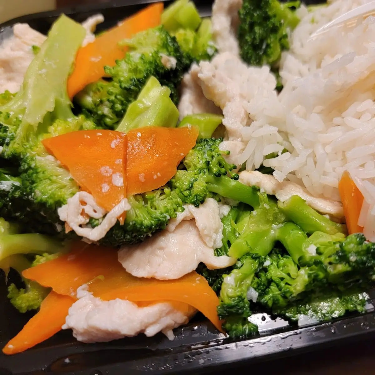 Steamed Chicken with Broccoli with Garlic Sauce