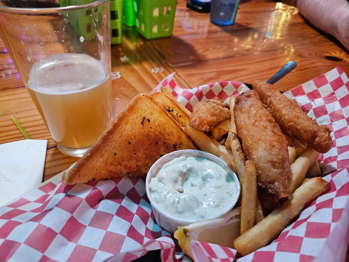Fish and Chips Cod w Garlic Bread