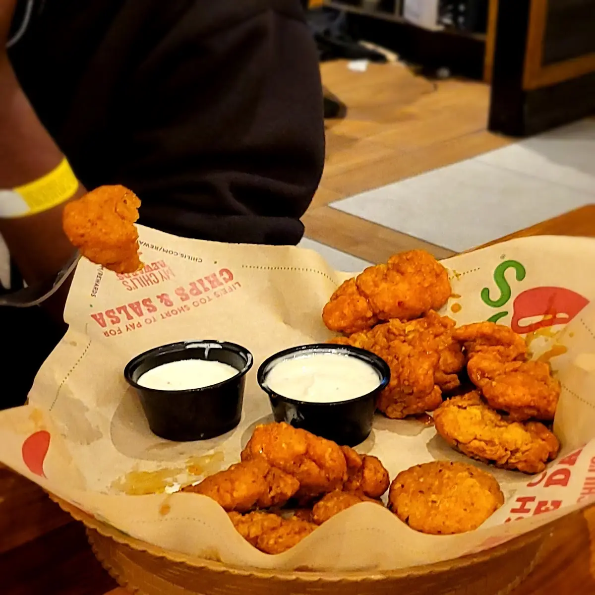 Chicken Wings with Fries