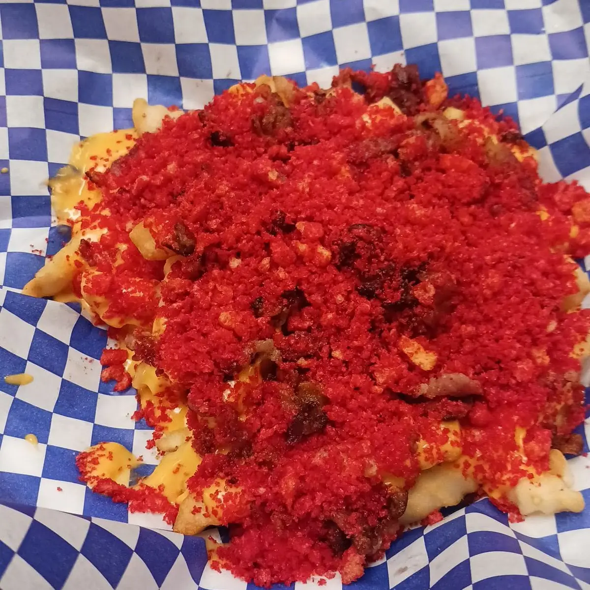 Fries Con Queso Y Bacon Y Hot Cheetos