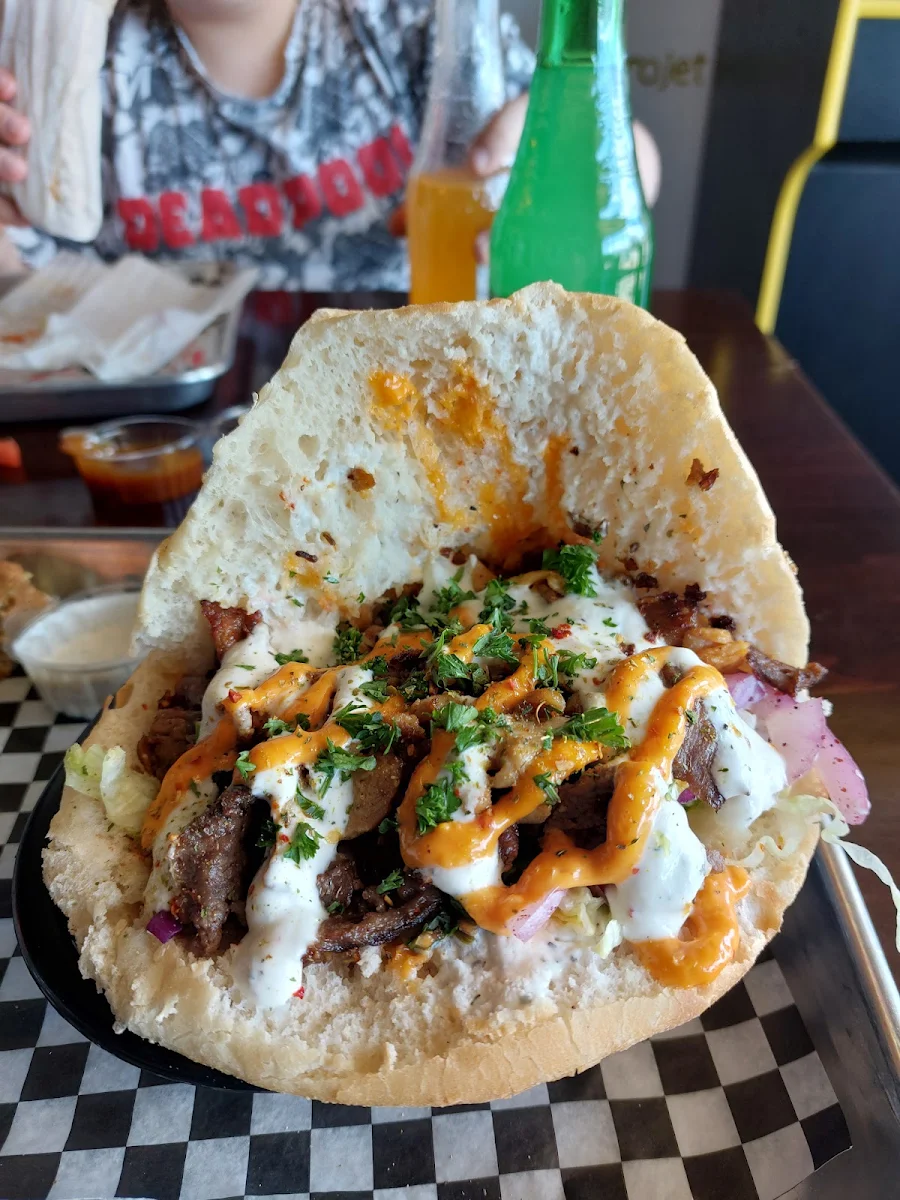 Trio Döner Döner Trio, Station Berlin