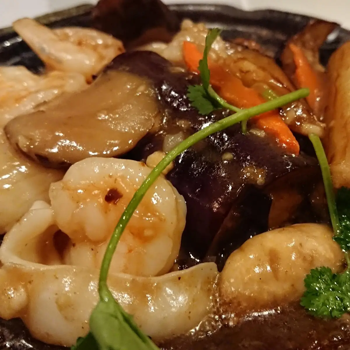 Mixed Seafood w Bean Curd in Clay Pot