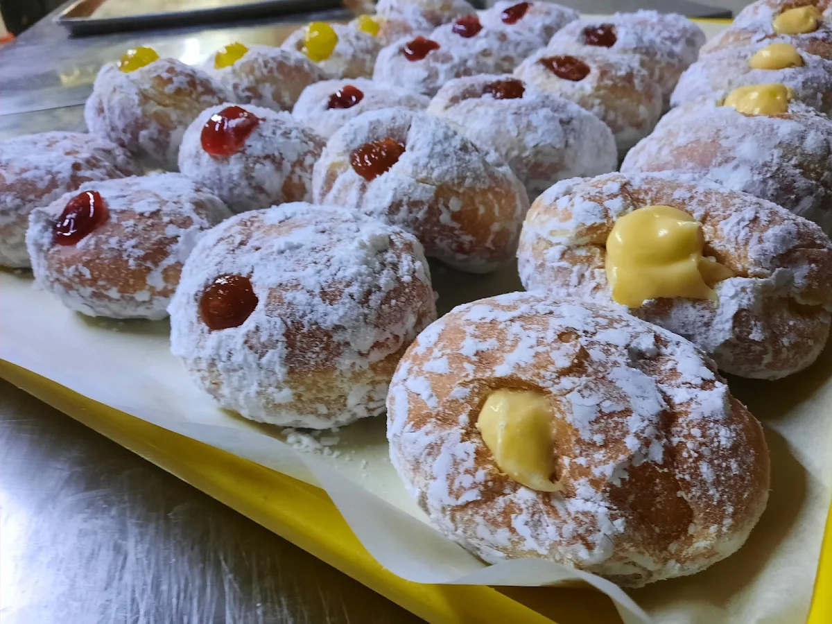 Donas Rellenas de Crema