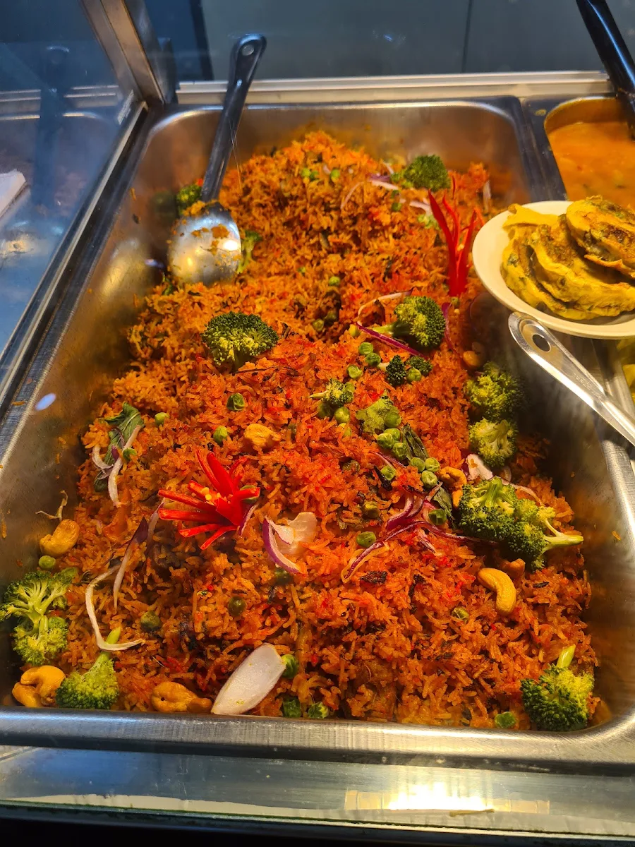 Byraini, Harin Curry House