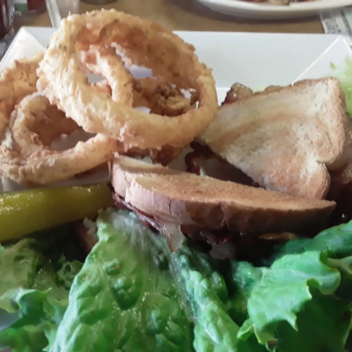 blt Sandwich with Onion Rings