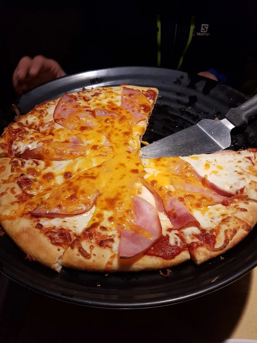 Canadian Pizza, Boston Pizza