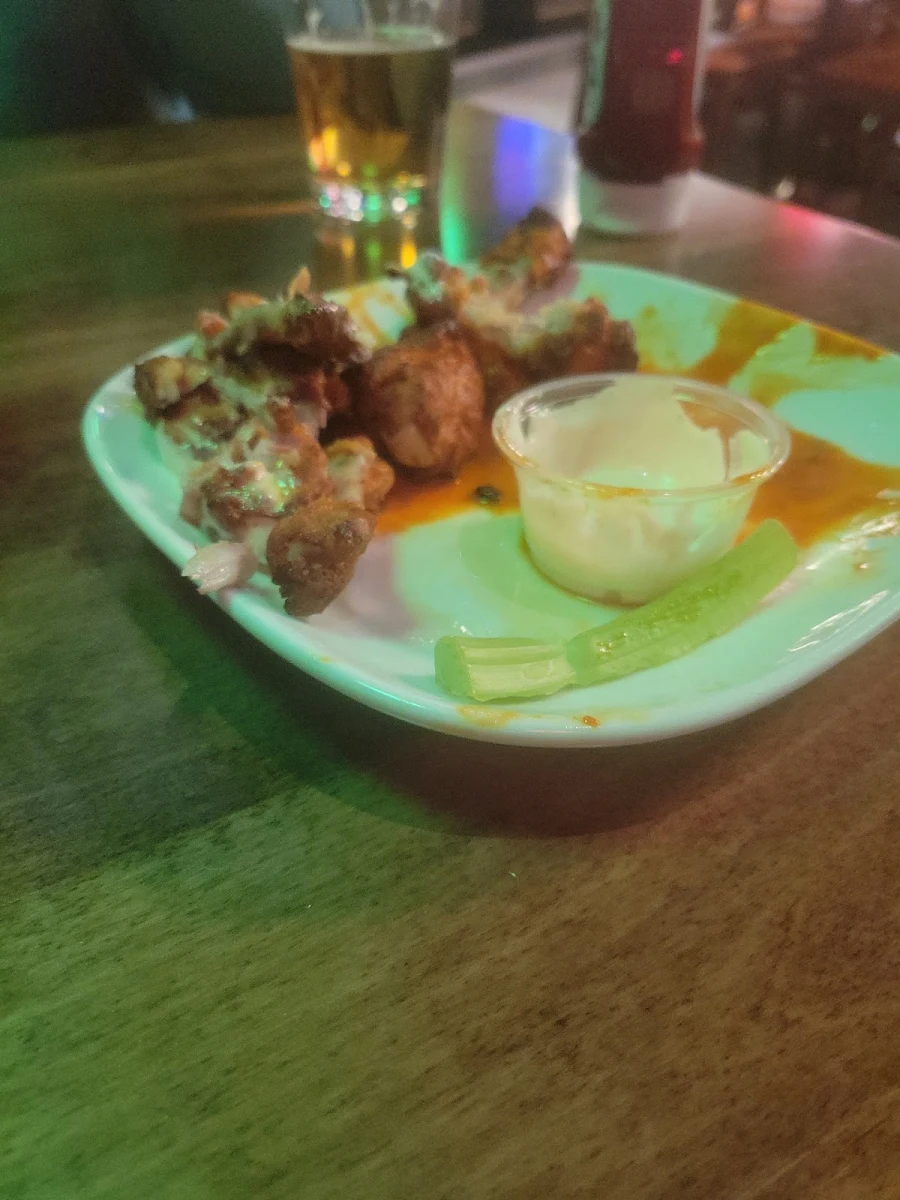 Medium Wings, Boston Pizza