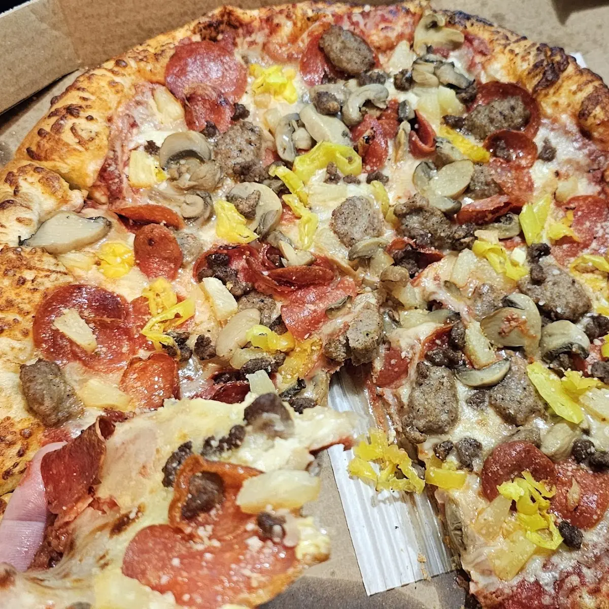 Hot Honey with Sausage Pepperoni Beef Banana Peppers Extra Cheese and Mushrooms