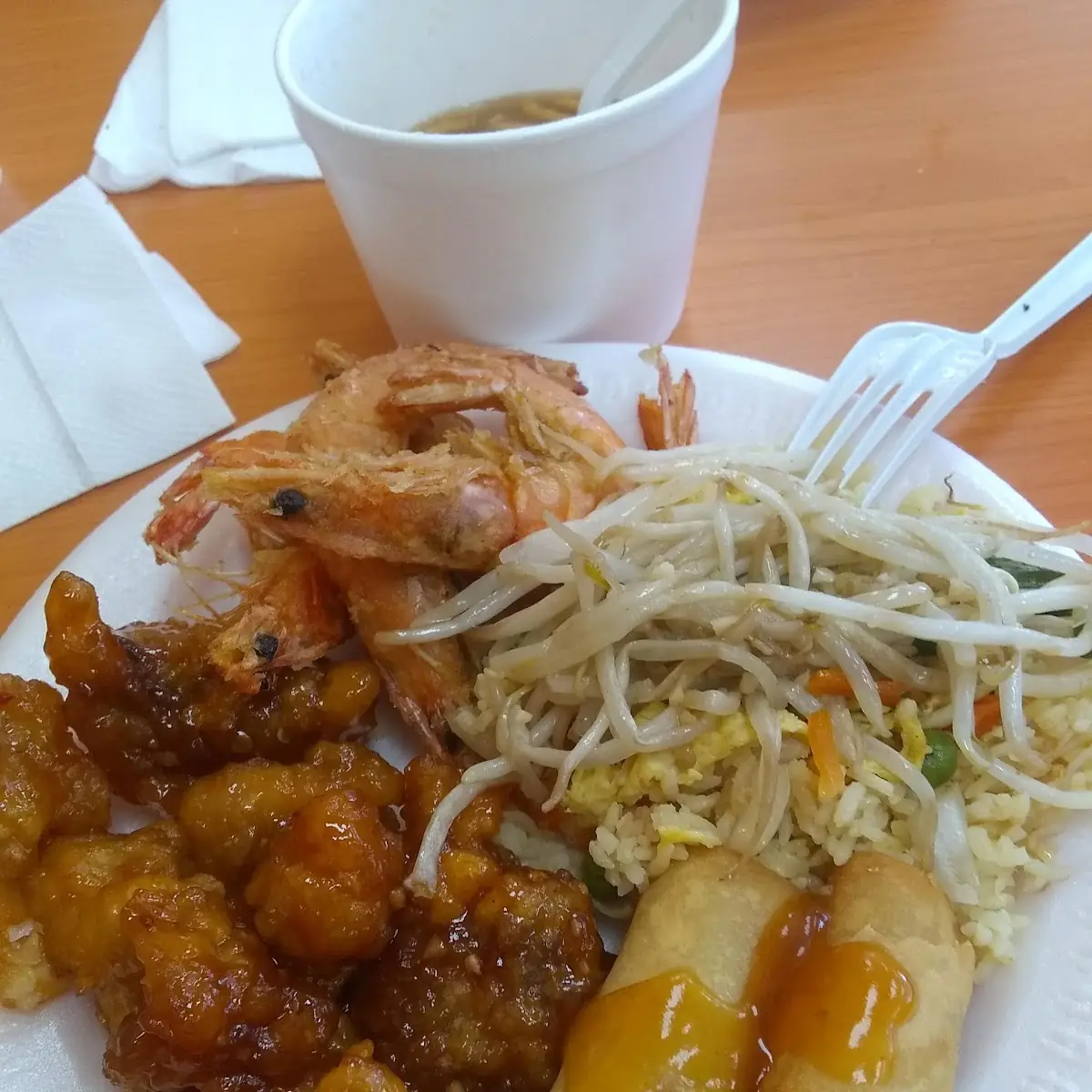 Mixto De Egg Roll Pollo Naranja Sprouts Camarones