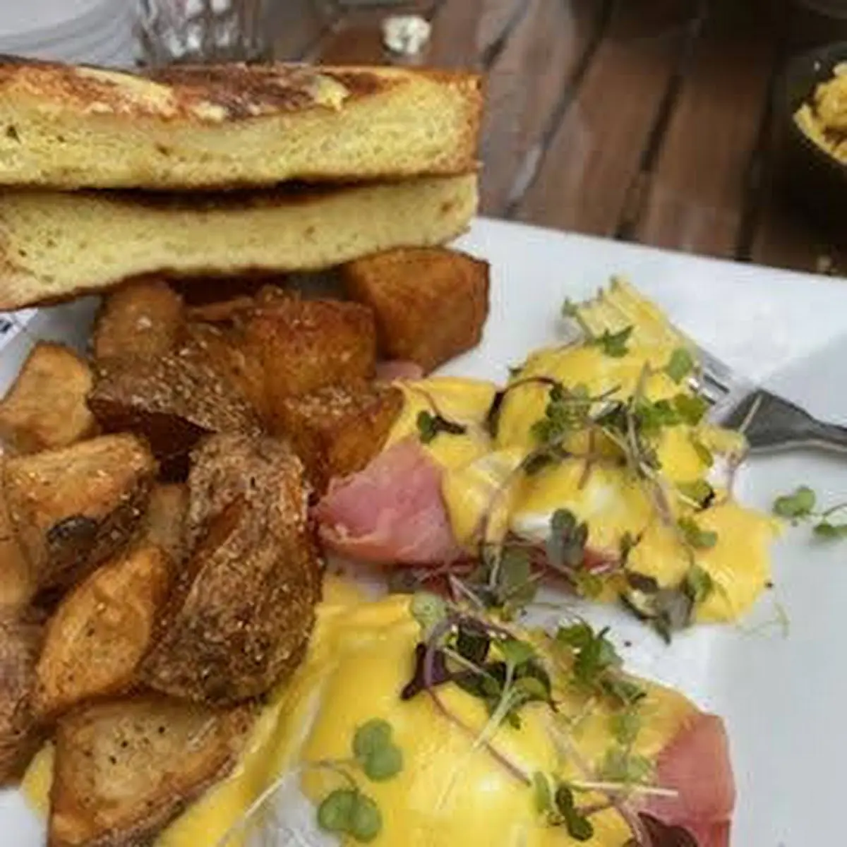 Monte Cristo Eggs Benedict