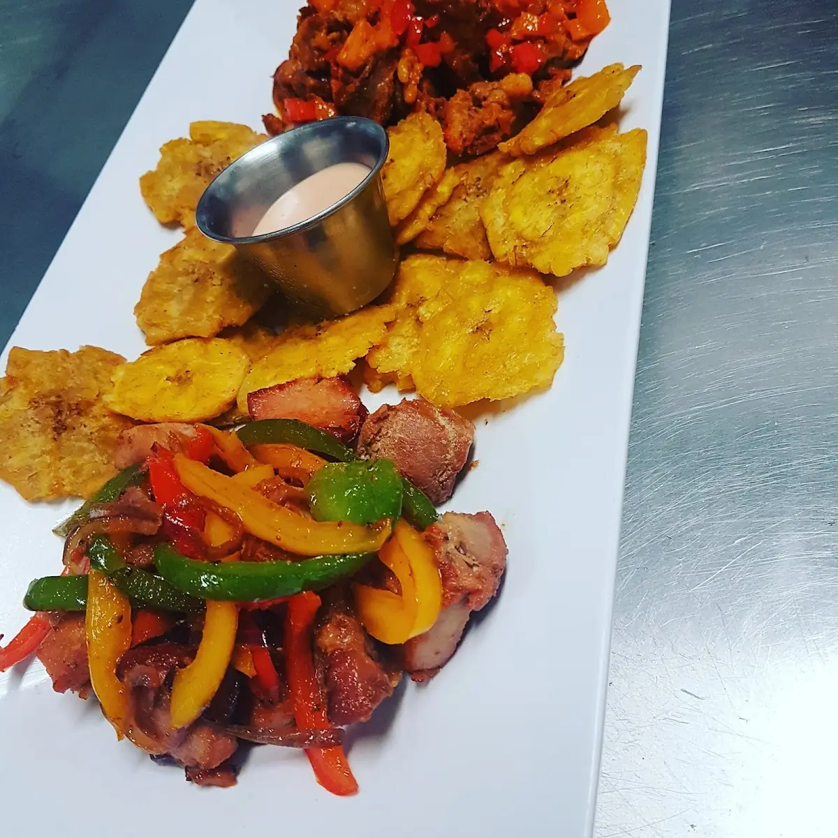 Alitas Con Tostones Wings with Tostones