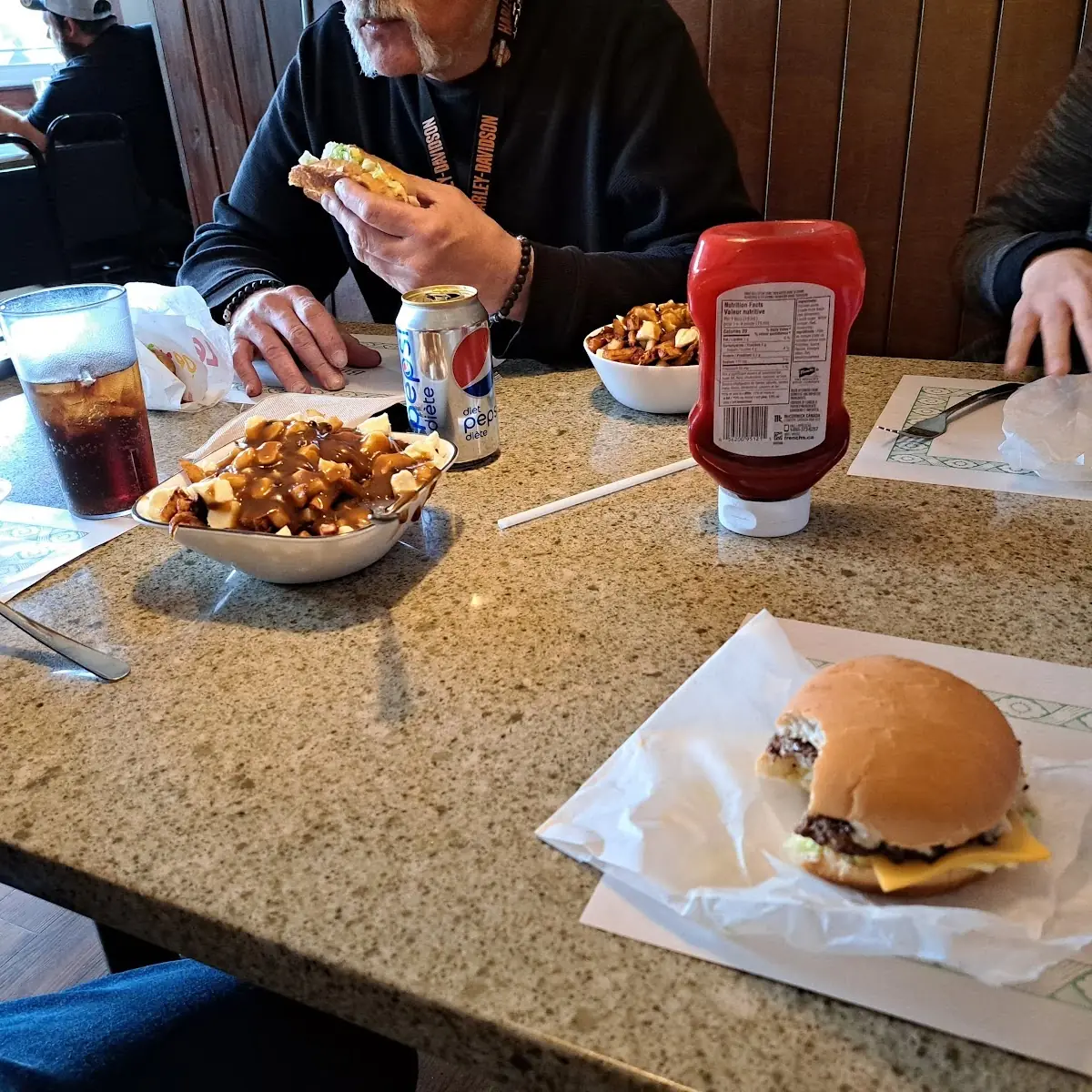 Poutine Sauce Poivre Vert, Wood's Snack Bar