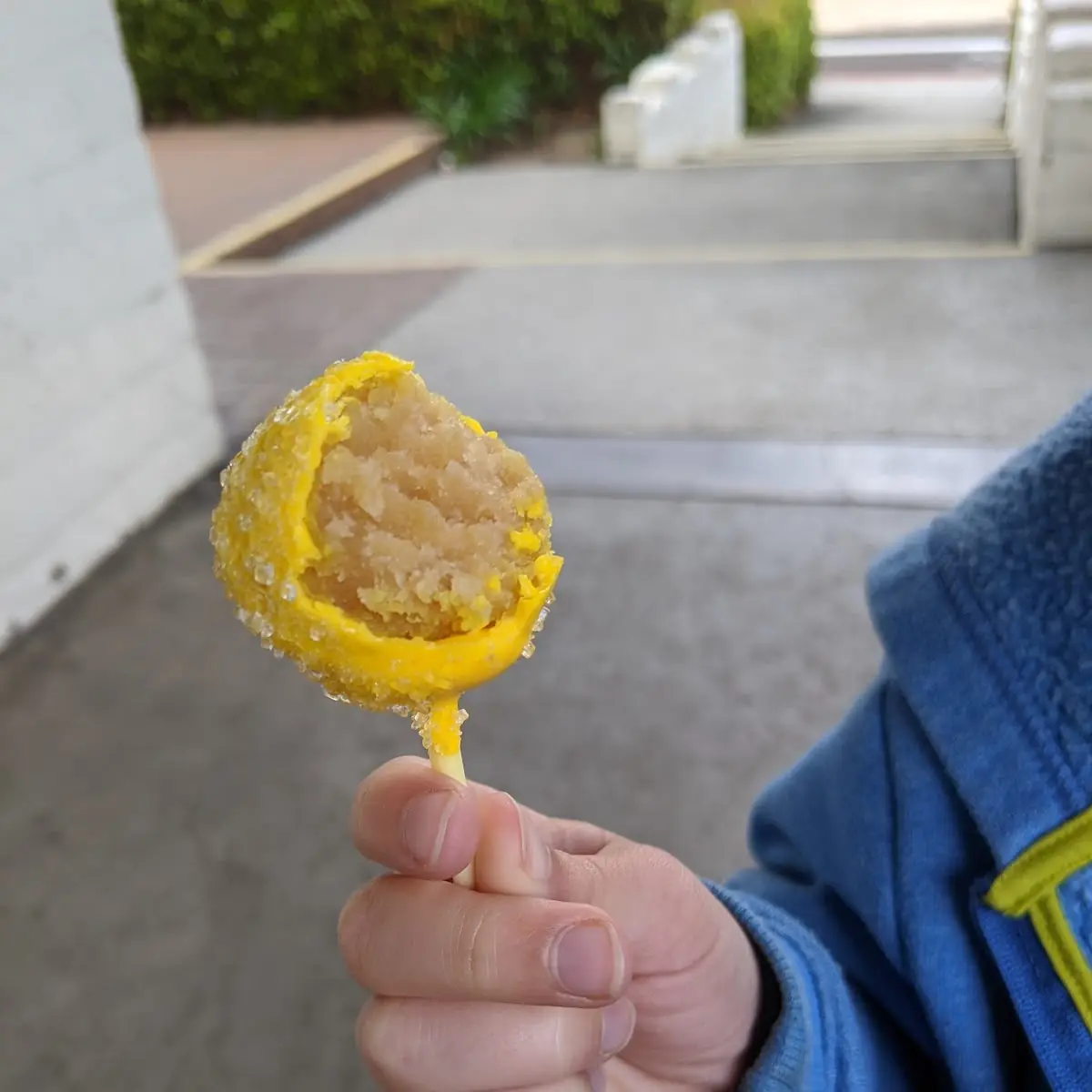 Lemon Cake Pop