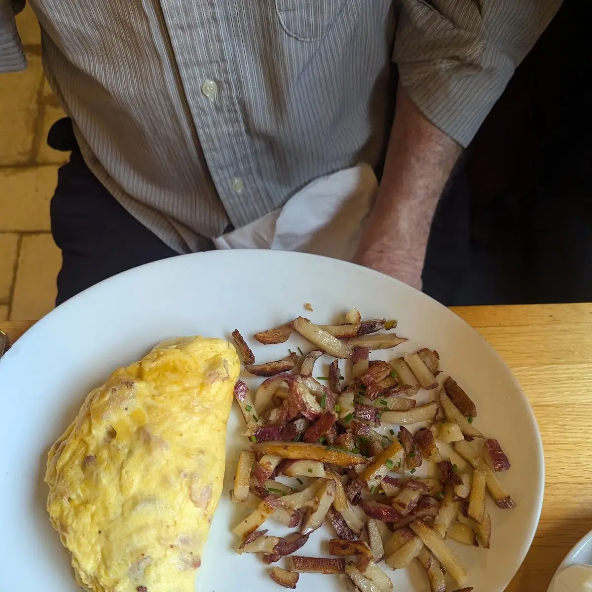 Sausage and Cheese Omelette w Hashbrowns