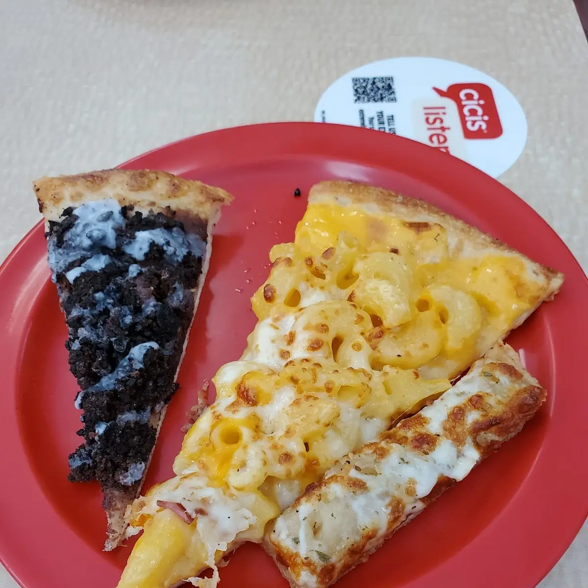 Oreo Brownie Pizza Mac Pizza Garlic Bread