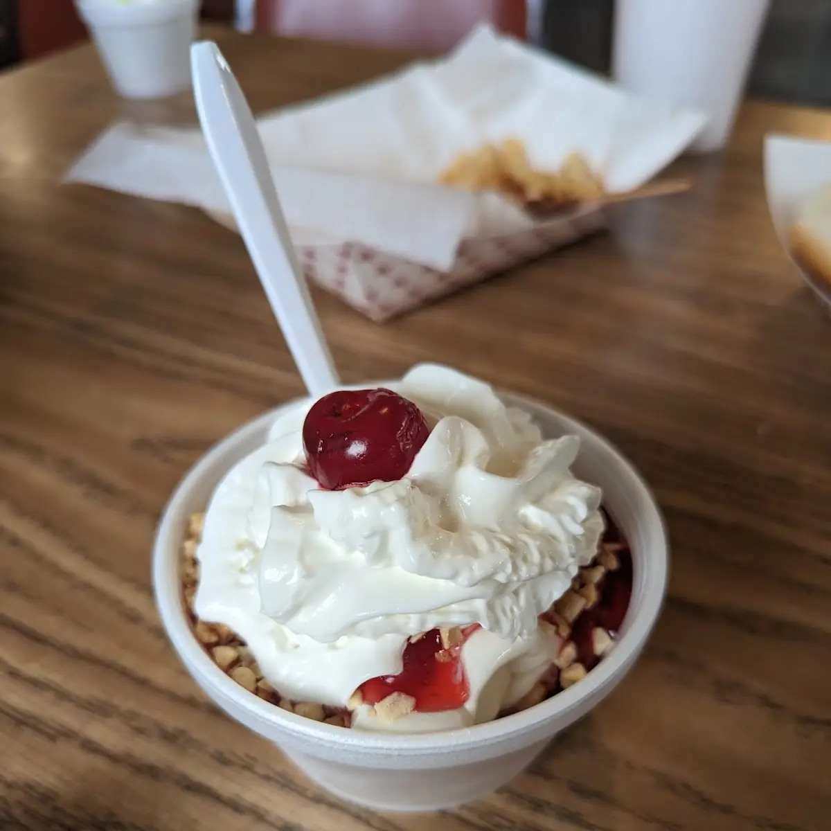 Small Strawberry Sundae