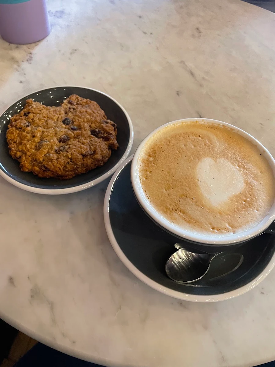 Vanilla Latte and Oatmeal Raisin Cookie