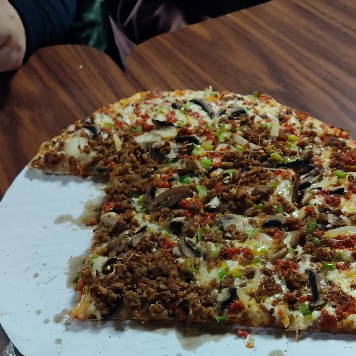 Deluxe Pizza