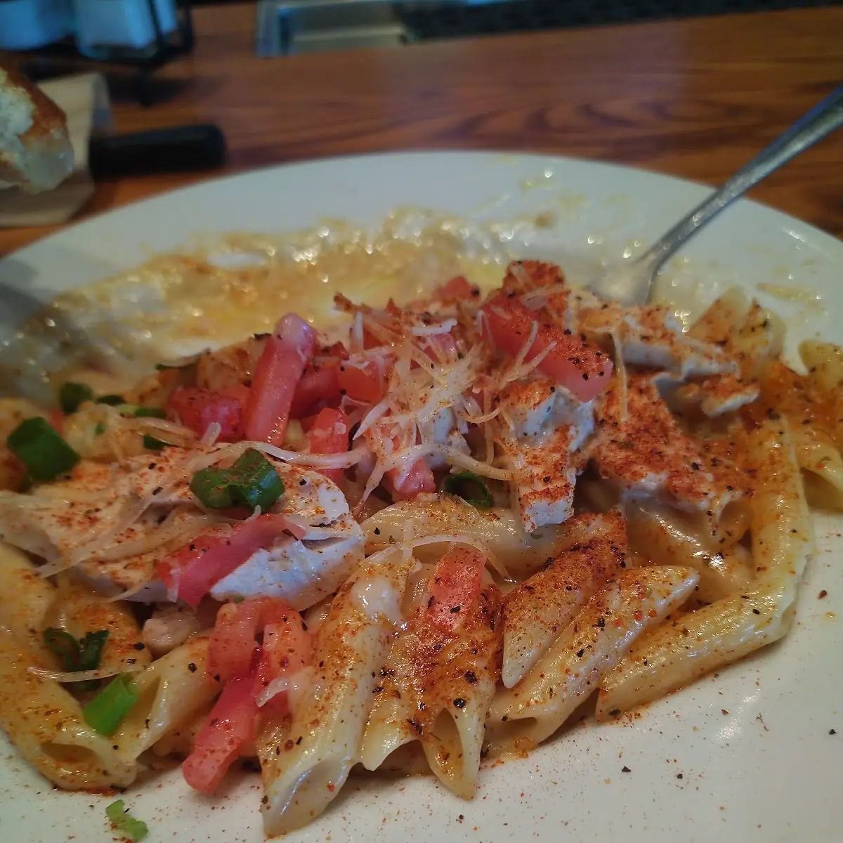 Cajun Pasta with Garlic Toast