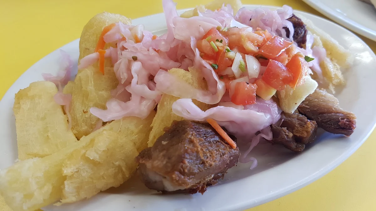 Yuka Con Chicharron