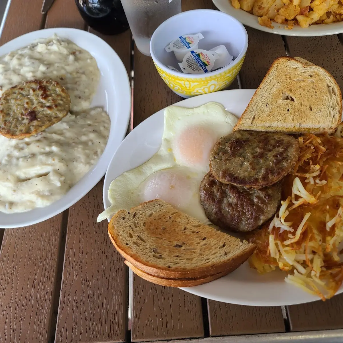 2 Eggs Sausage & Hash Browns